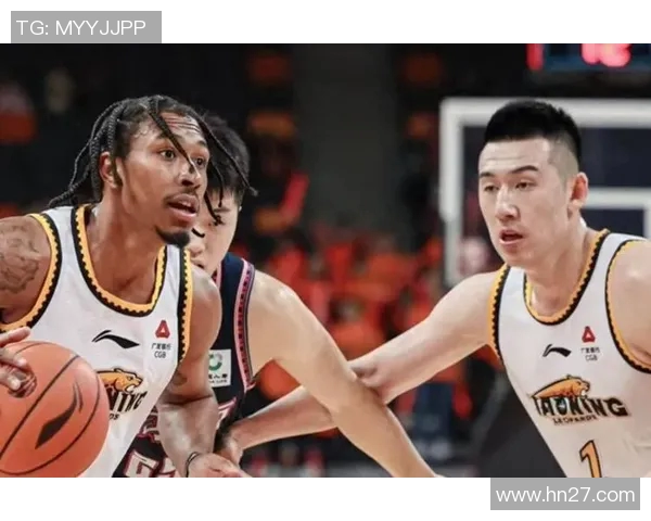 广东与广厦常规赛对决精彩回顾双方球员表现亮眼引发球迷热议 广东与广厦常规赛对决精彩回顾双方球员表现亮眼引发球迷热议