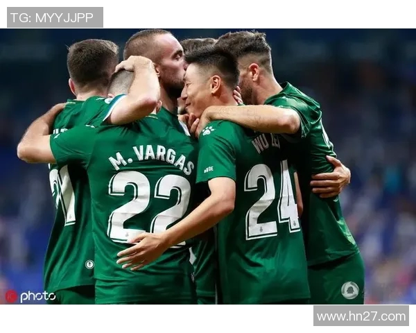 皇马与罗马激情对决黑白直播带你全程观看精彩瞬间 皇马与罗马激情对决黑白直播带你全程观看精彩瞬间